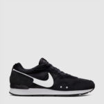 Nike Venture Runner Low Top Sneakers